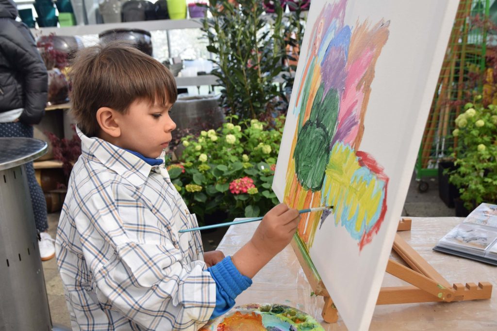 Kinderen schilderen bij Groen Genieten